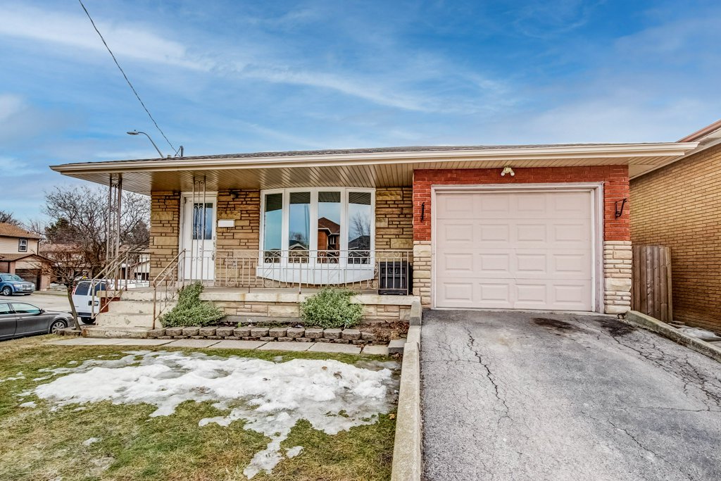 Recently SOLD – Central Hamilton Mountain