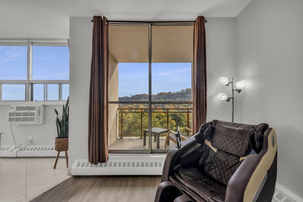 Homes For Sale & Neighbourhood Info Recently SOLD in West Hamilton